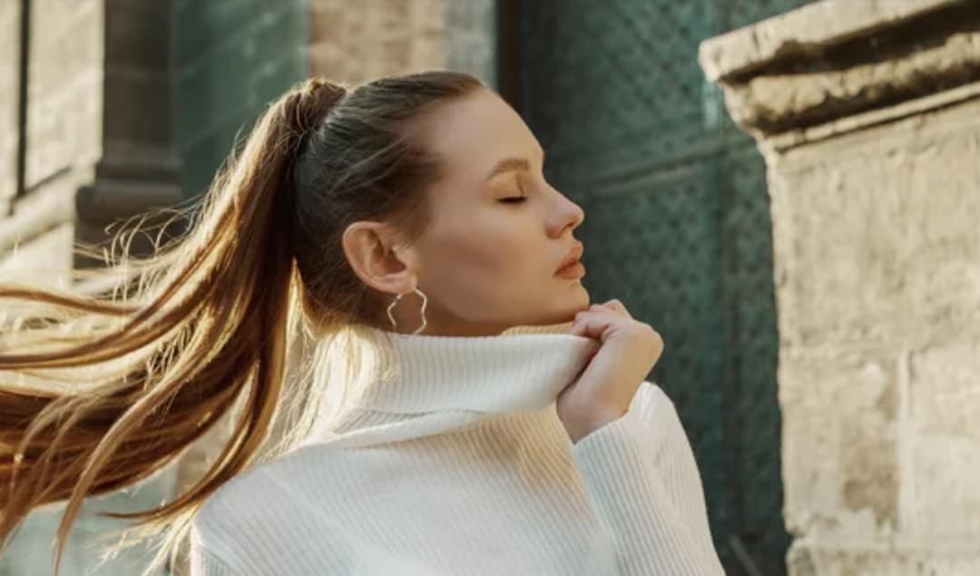 Why Do My Earrings Smell? How to Get Rid of the Ear Cheese